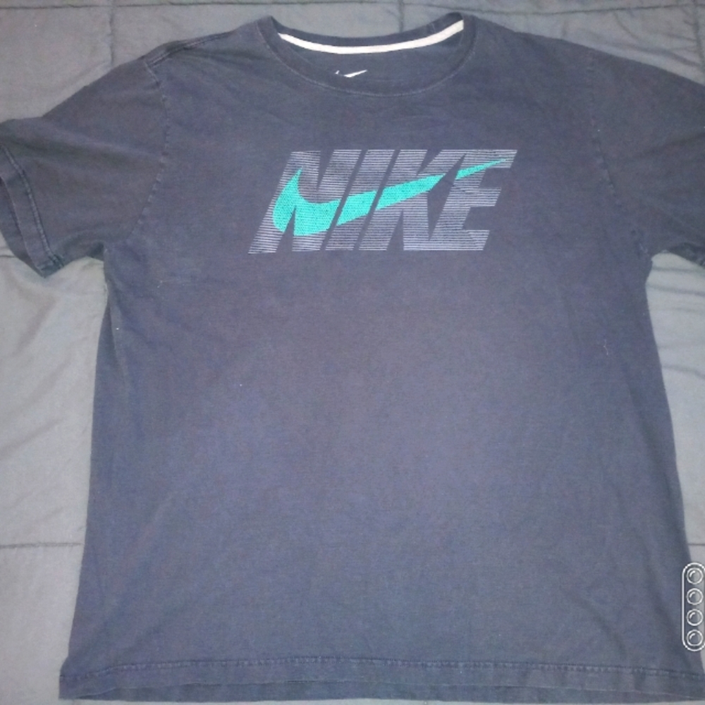 MEN NIKE T SHIRT